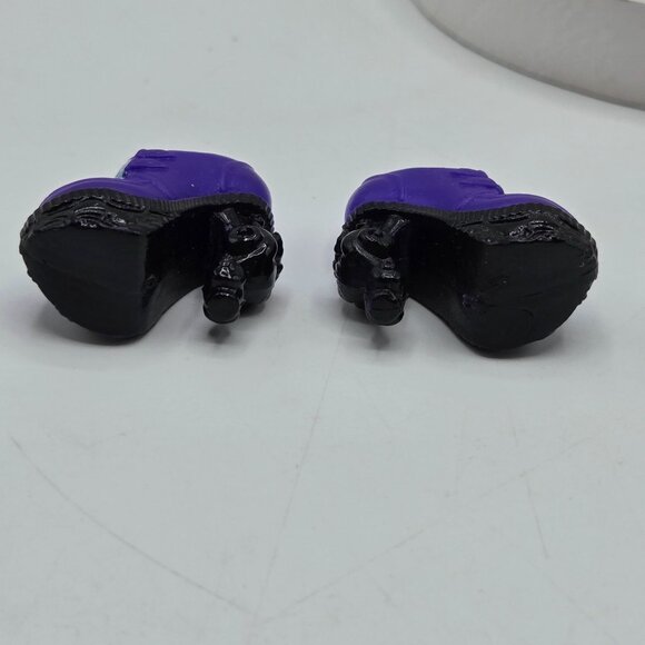 Monster High Doll Twyla 13 Wishes Purple Shoes - Picture 3 of 3